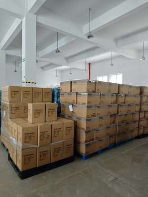 Горячая щетка для волос с титановым покрытием 1200 Вт с гарантией 1 год и двойным напряжением для легкой укладки волос